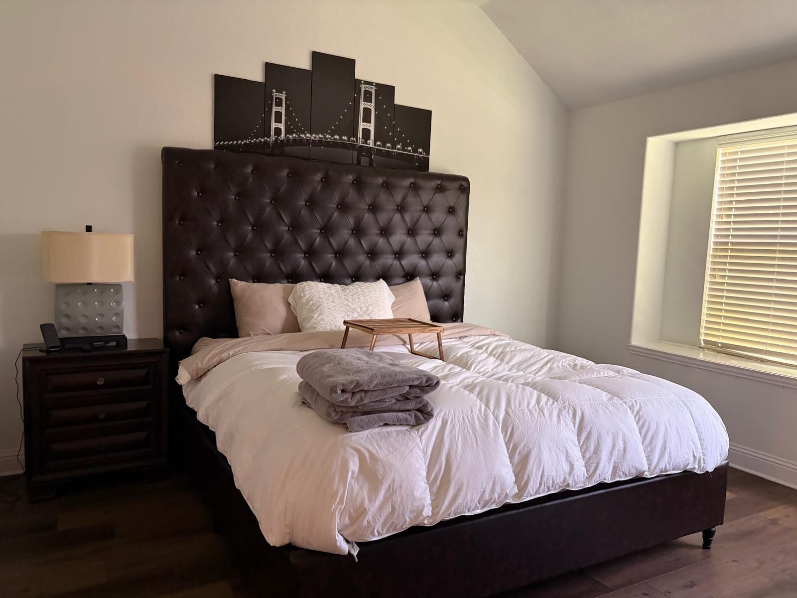 4 bedrooms, iron/ironing board, WiFi, bed sheets