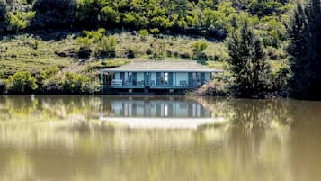 Stille Waters | In-room safe, WiFi (free), individually decorated