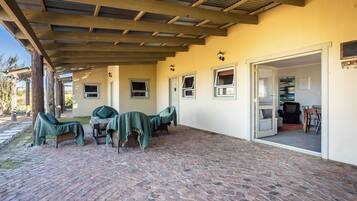 Wild Sky | Terrace/patio
