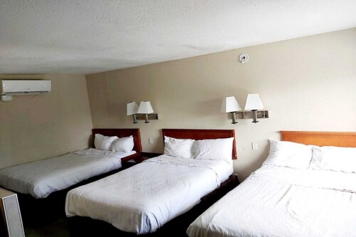 3 Full bed|smoking|Omaha NE