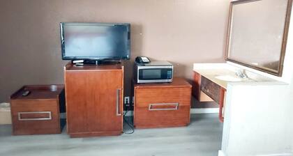 Queen Bed Accessible Non-Smoking