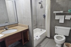 Bathroom - Queen Bed Non-Smoking (Omaha NE)