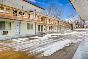 Exterior - 1 Bedroom Suite|Peoria IL (Peoria IL)