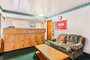 Lobby - 1 Bedroom Suite|Peoria IL (Peoria IL)