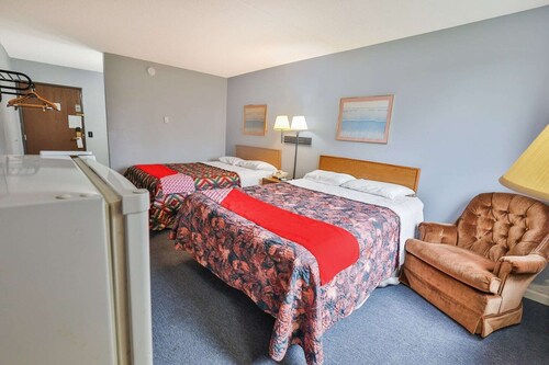 Pipestone|2 Queen Bed|Non Smoking