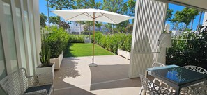 Outdoor dining - Vrbo Property (Chipiona)