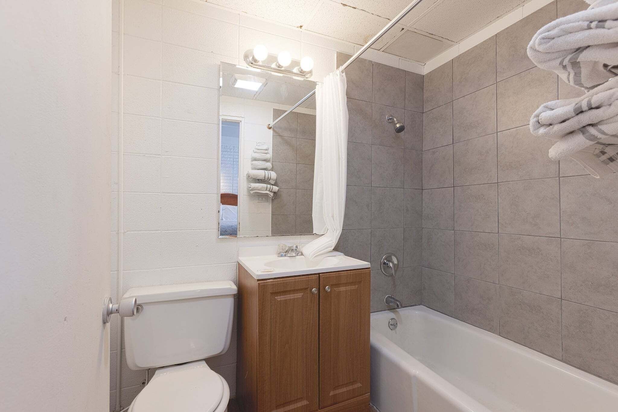 Een douche, handdoeken