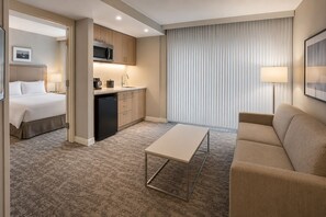 Standard Room | Living area - Central Vista Hotel (Toronto)