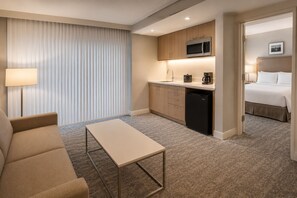 Standard Room | Living area - Central Vista Hotel (Toronto)
