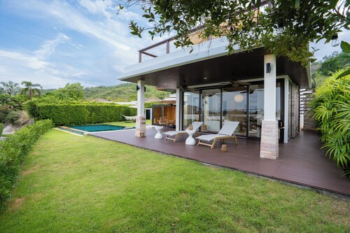 SORA Ocean View 3BR Pool & Sauna