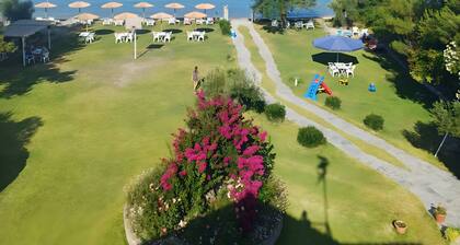 Studio Apartment 'Marina's Houses By The Sea - Apt 11' with Sea View, Wi-Fi and Air Conditioning