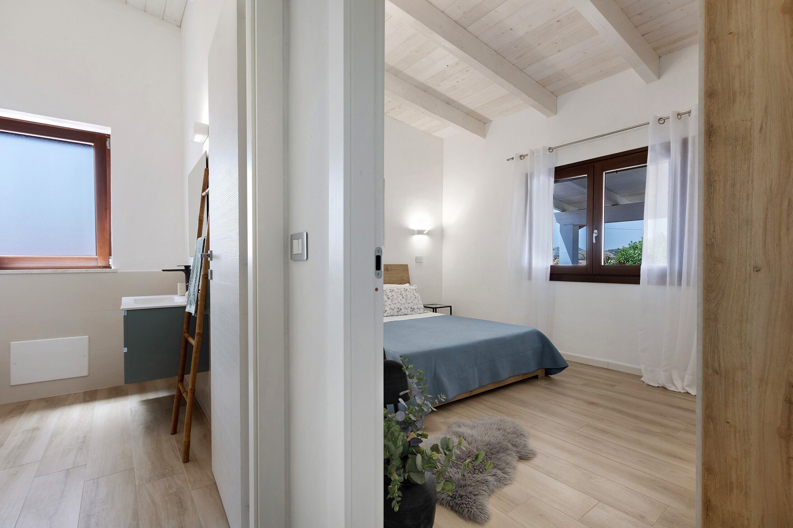 2 quartos, ferros/tábuas de passar roupa, Wi-Fi, roupa de cama