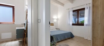 Cottage 'Lorena' with Private Infinity Pool, Panoramic View, Wi-Fi and Air Conditioning