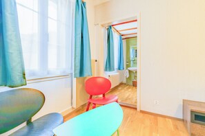 Family Room, Mountain View | Living area - Self-check-in hotel regina (Beatenberg)
