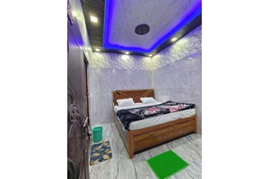 Room - Hotel Ganpati (Ayodhya)