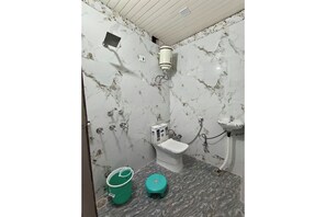 Double Room | Bathroom - Hotel Ganpati (Ayodhya)
