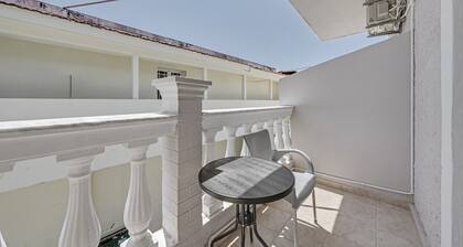 Bed and Breakfast 'The Kavos Sandy Inn-Double Room' with Shared Pool, Wi-Fi and Air Conditioning