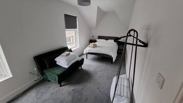 3 bedrooms, free WiFi, bed sheets