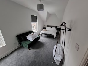 3 bedrooms, free WiFi, bed sheets