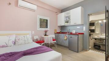 Iron/ironing board, WiFi, bed sheets, wheelchair access