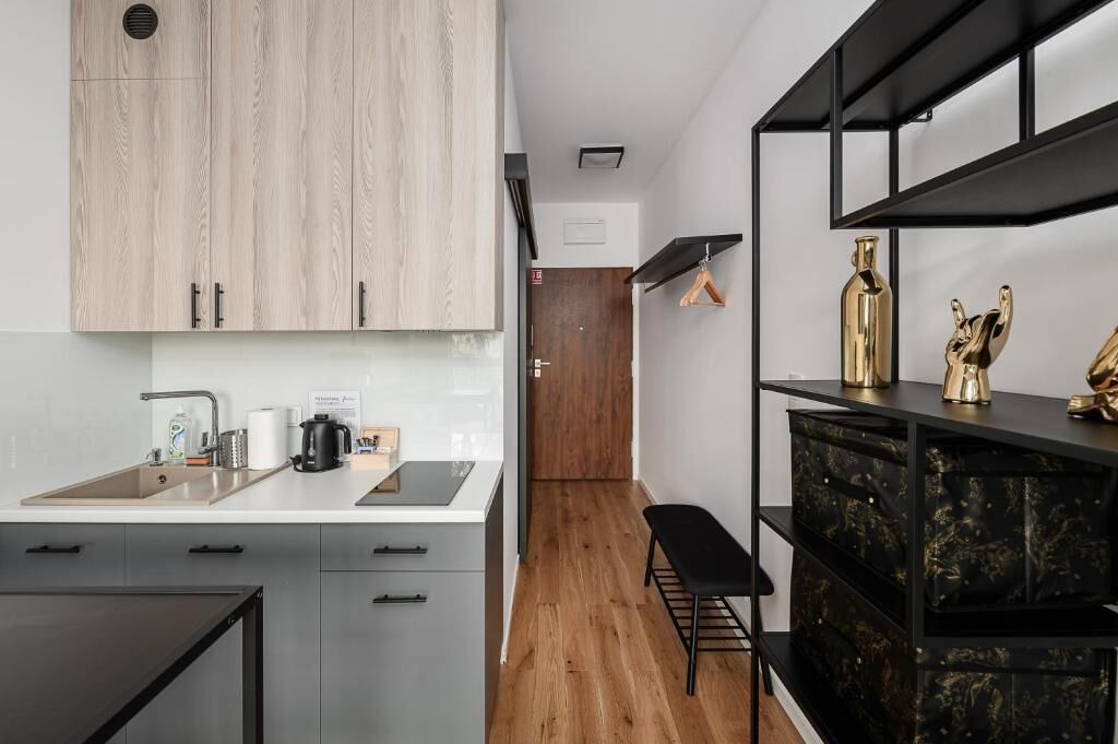 Classic Apartment, Courtyard View | Private kitchen | Fridge, cookware/dishes/utensils