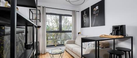 Classic Apartment, Courtyard View