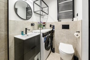 Classic Apartment, Courtyard View | Bathroom - ShortStayPoland Zgierska B106 (Warszawa)