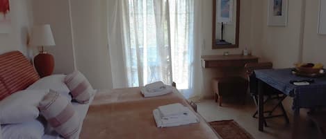 Iron/ironing board, WiFi, bed sheets