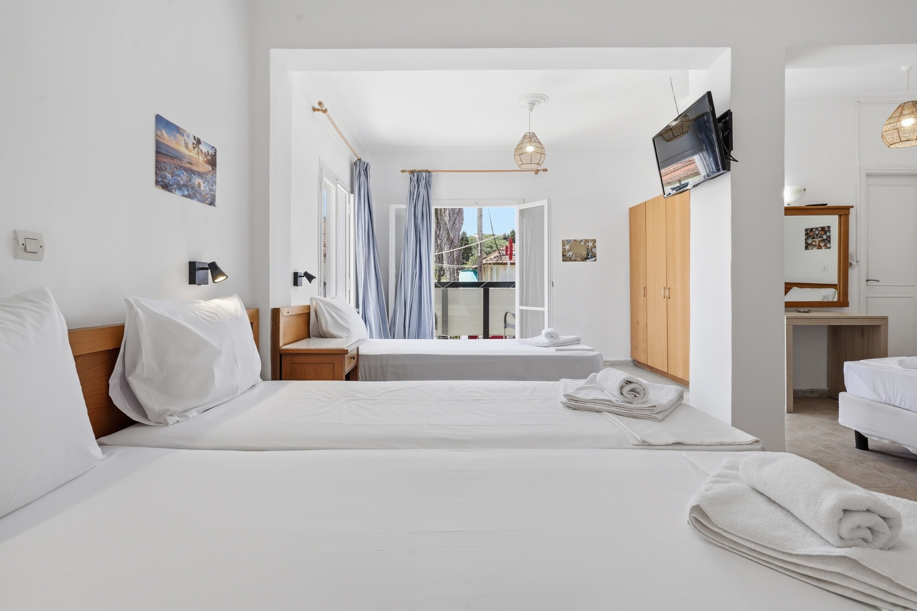 WiFi, bed sheets