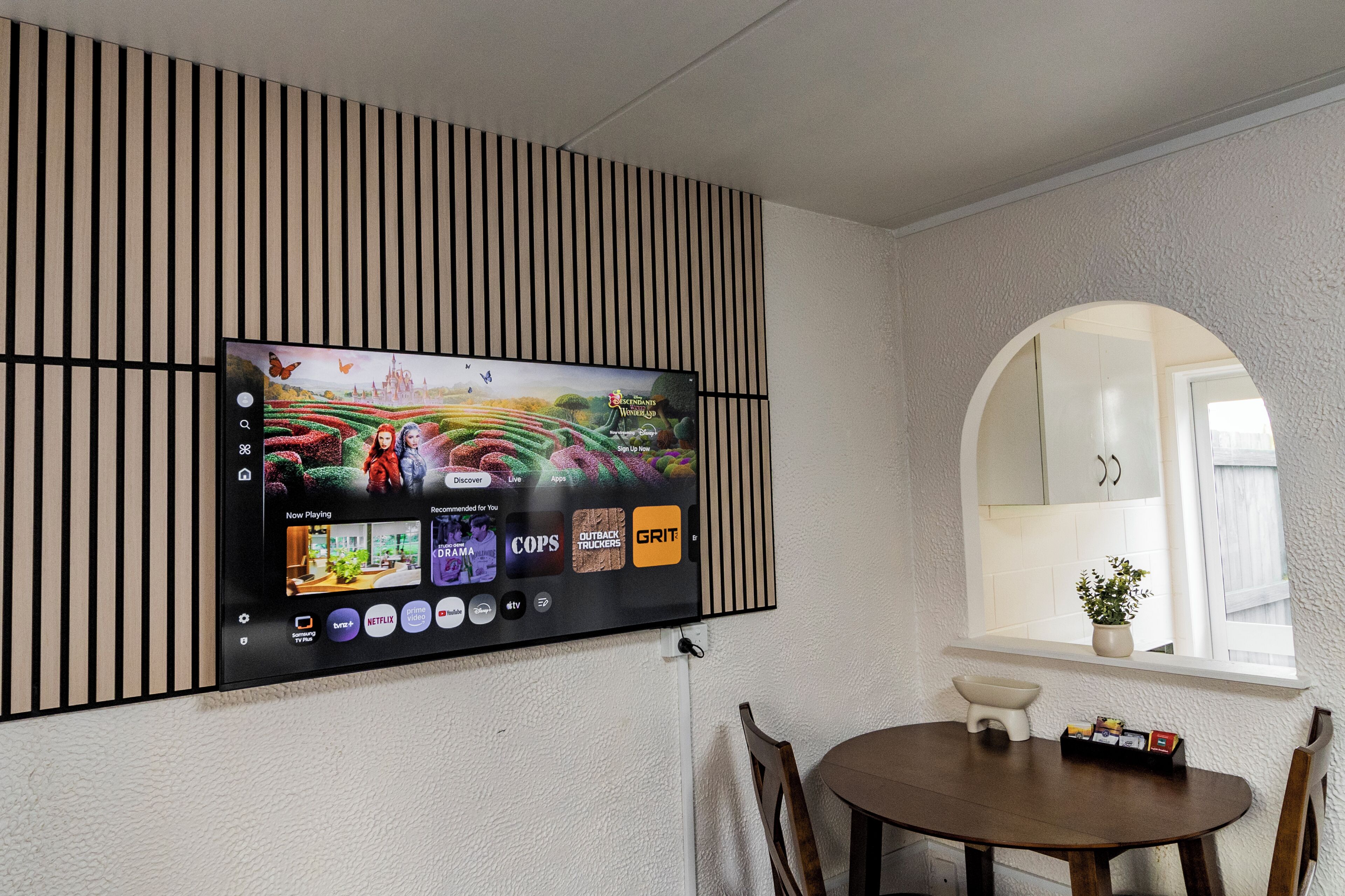 Ropa de cama de alta calidad y minibar con artículos gratuitos 