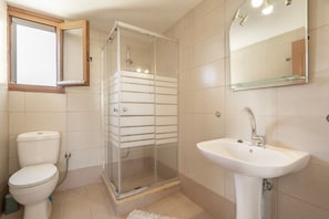Een douche, handdoeken