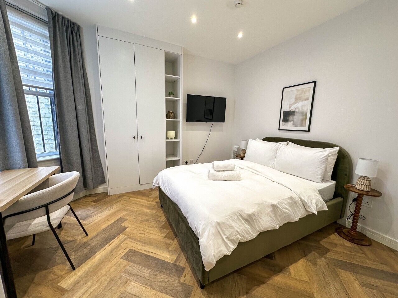 Desk, iron/ironing board, WiFi, bed sheets
