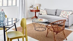 A modern living room with a sofa, two chairs, a coffee table, and a dining table. - Château de la Piscine - Appartements dans le Mas au coeur d'un grand parc arboré (Montpellier)