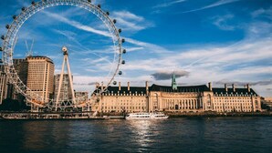 A Ferris wheel, a historic building, and a river. - Studio, West Kensington + Hammersmith (Greater London)