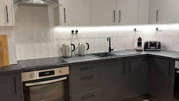 Coffee/tea maker, fridge, microwave, oven