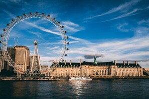 A large Ferris wheel, a historic building, and a river. - Studio, West Kensington + Hammersmith (Greater London)