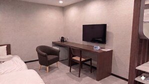 Twin kamer | Een bureau, een laptopwerkplek, gratis wifi