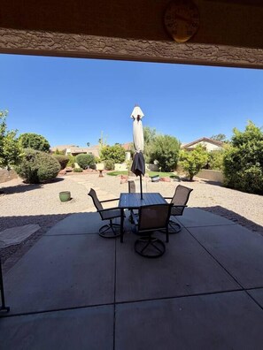 Outdoor dining - Spacious Mesa Retreat | Golf, Pool & Backyard (Mesa)