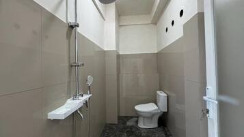 Habitación doble estándar, lanai, vista a la alberca | Baño
