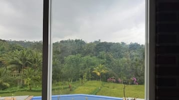 Standard Double Room, Lanai, Pool View | Interior