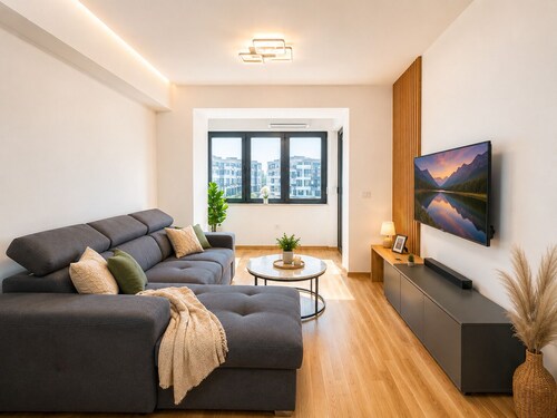 Stylish 1-bedroom Ohrid Retreat  Balcony Free Parking Walk to Lake & AC FastWIFI