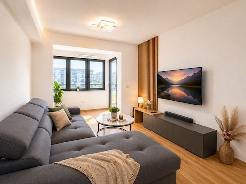 Stylish 1-bedroom Ohrid Retreat  Balcony Free Parking Walk to Lake & AC FastWIFI