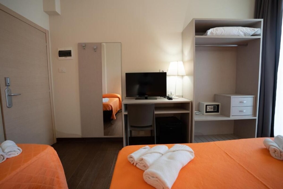 In-room safe, desk, blackout drapes, soundproofing
