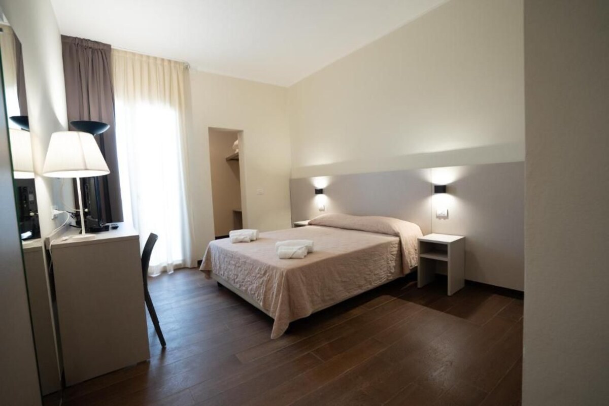 In-room safe, desk, blackout drapes, soundproofing