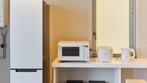 Deluxe-Apartment, Stadtblick | Eigene Küche | Großer Kühlschrank, Mikrowelle, Herdplatte