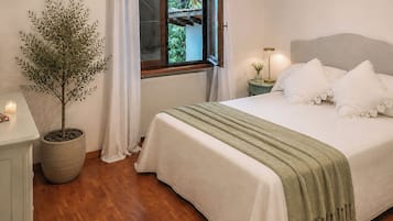 Villa, Balcony, Garden View | Iron/ironing board, WiFi (free)