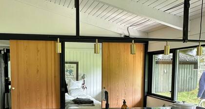 Architect-designed 80s house by Hornbæk