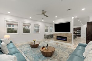 Living area - Sleeps 44  + Pool + Spa | Theater + Game Room | Walk to Beach | Emerald Retreat (Destin)