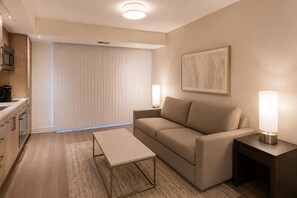 Classic Studio | Living area - Bluegate Hotel (Toronto)