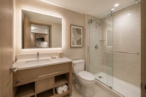 Classic Studio | Bathroom - Bluegate Hotel (Toronto)